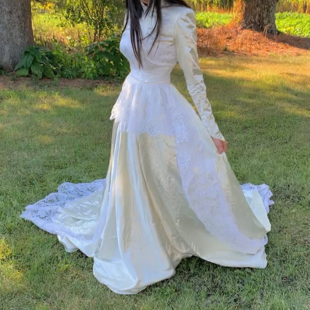 Vintage White Lace Wedding Dress